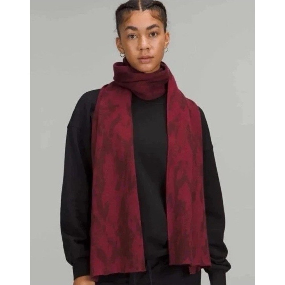 Lululemon Oversized‎ Camo Jacquard Scarf Red Merlot Mulled Wine Color